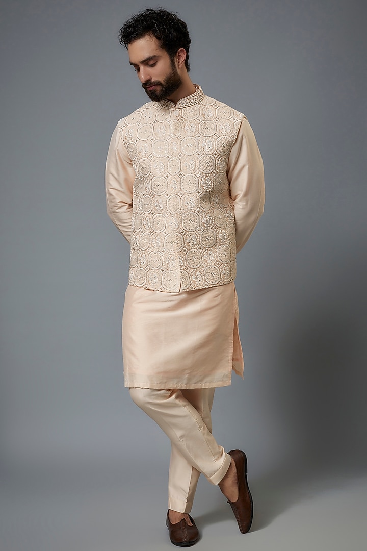 Peach Silk Embroidered Bundi Set by SVEN SUITS at Pernia's Pop Up Shop