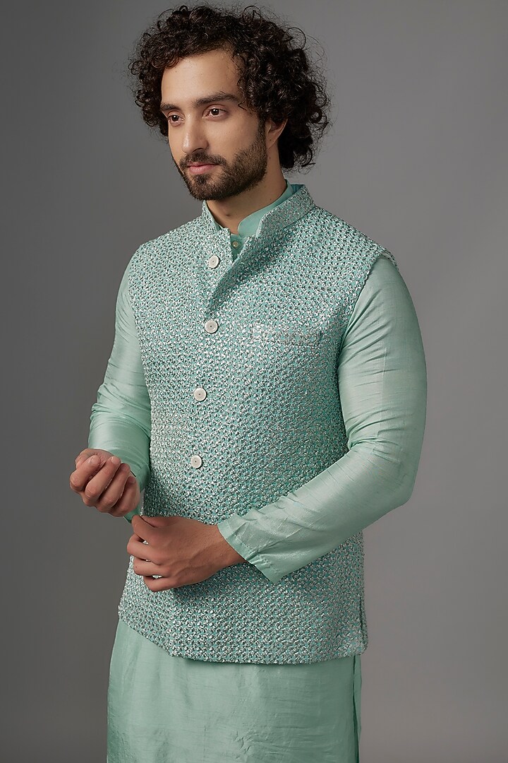 Mint Green Faux Silk Thread Zari Embroidered Kurta Set by SVEN SUITS at Pernia's Pop Up Shop
