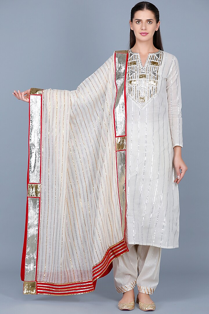 Off-White Embroidered A-Line Kurta by Gulabo By Abu Sandeep at Pernia's Pop Up Shop