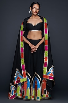 product-color-Black