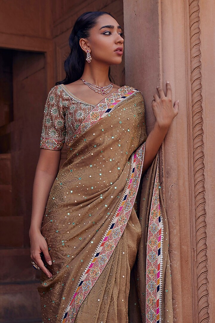 Beige Raw Silk & Bandhani Tissue Dori Work Reception Saree Set by Studio Bagechaa at Pernia's Pop Up Shop