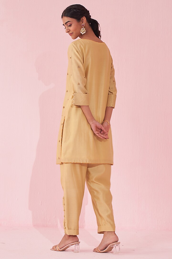 Yellow Chanderi Hand & Machine Embroidered Kurta Set by Studio Bagechaa at Pernia's Pop Up Shop