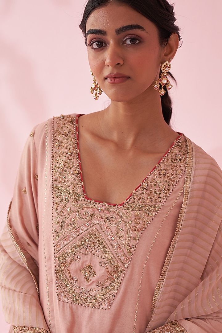 Blush Pink Crepe & Katan Embroidered Kurta Set by Studio Bagechaa at Pernia's Pop Up Shop