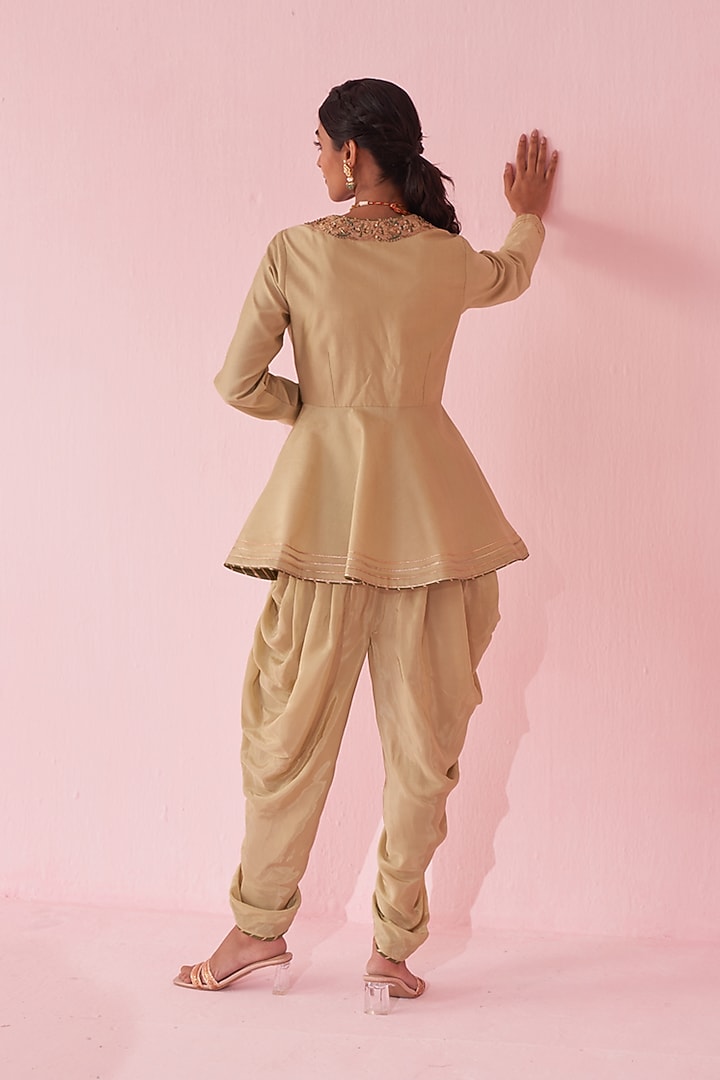 Green Chanderi & Katan Embroidered Kurta Set by Studio Bagechaa at Pernia's Pop Up Shop