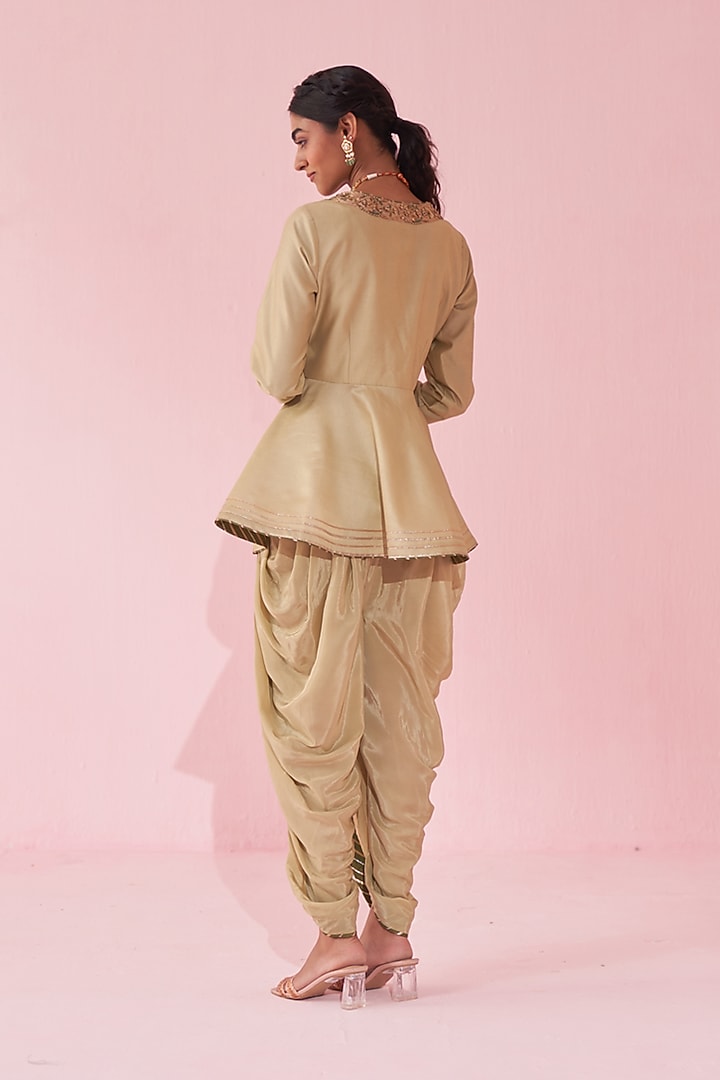 Green Chanderi & Katan Embroidered Kurta Set by Studio Bagechaa at Pernia's Pop Up Shop