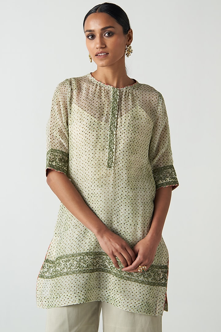 Green Organza & Chanderi Screen Printed Short Kurta Set by Studio Bagechaa at Pernia's Pop Up Shop