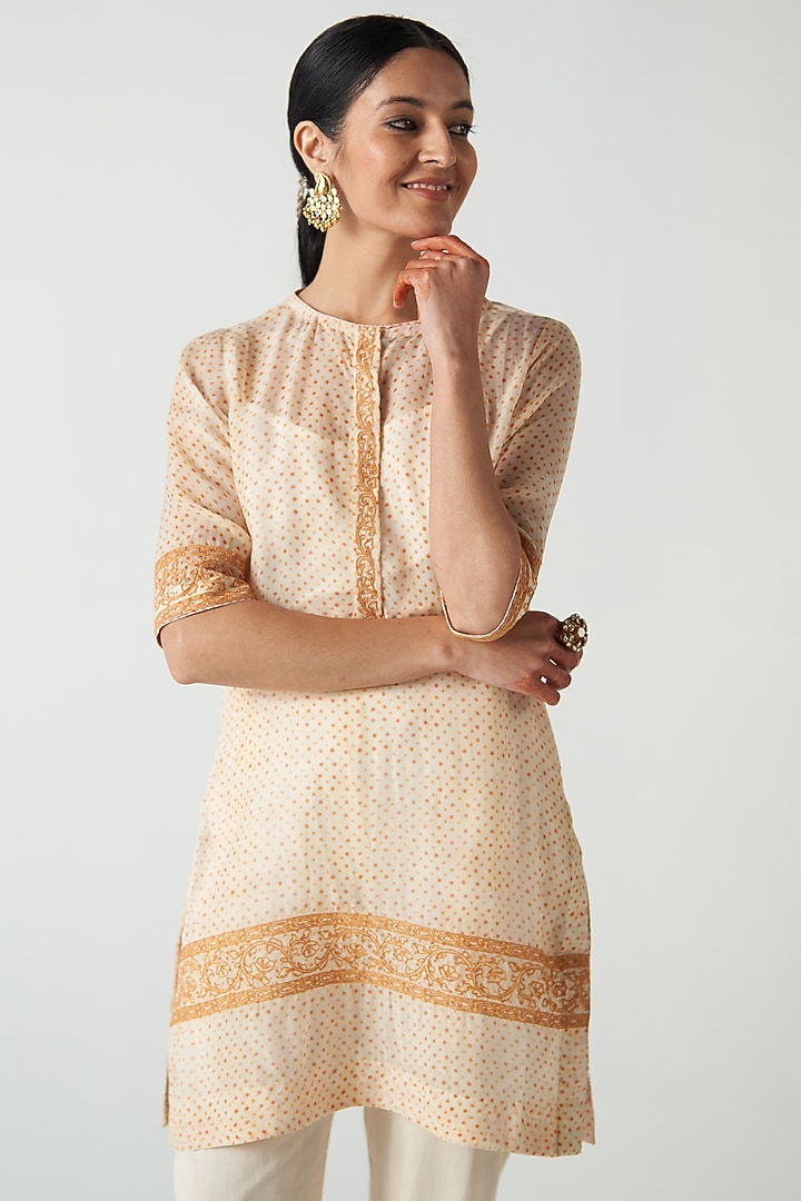 Orange Organza & Chanderi Screen Printed Short Kurta Set by Studio Bagechaa at Pernia's Pop Up Shop
