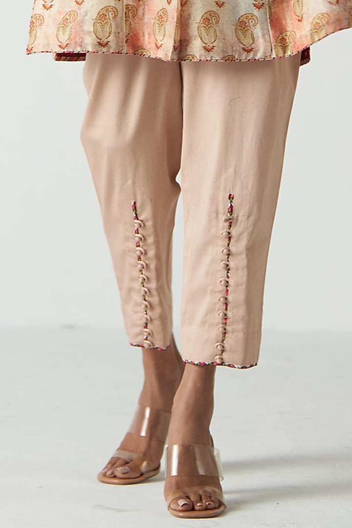 Peach Chanderi Screen Printed Kurta Set by Studio Bagechaa at Pernia's Pop Up Shop