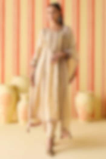 Beige Dola Silk Dola Silk Zardosi Work Kurta Set by Studio Bagechaa at Pernia's Pop Up Shop