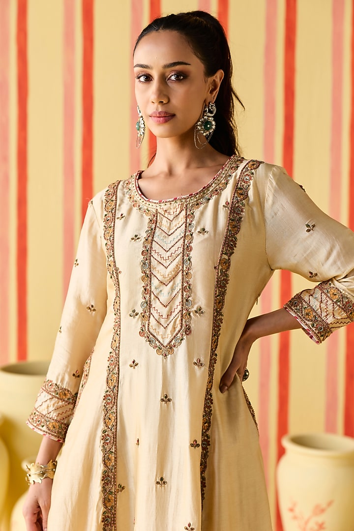 Beige Dola Silk Dola Silk Zardosi Work Kurta Set by Studio Bagechaa at Pernia's Pop Up Shop