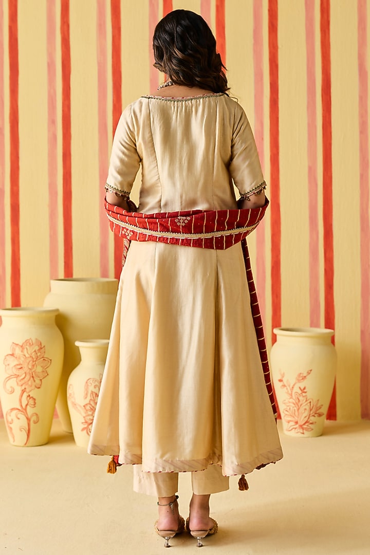 Beige Dola Silk Dola Silk Zardosi & Resham Work Kurta Set by Studio Bagechaa at Pernia's Pop Up Shop