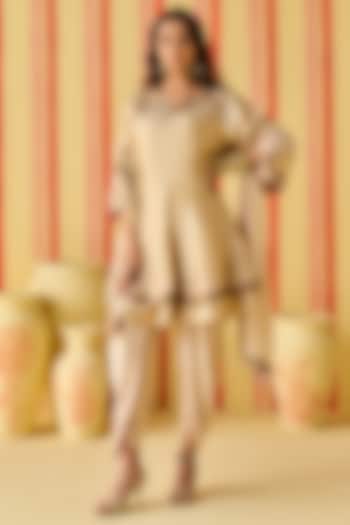Beige Chanderi Resham & Zardosi Work Kurta Set by Studio Bagechaa at Pernia's Pop Up Shop