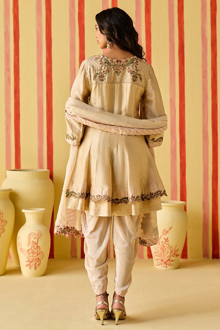 Beige Chanderi Resham & Zardosi Work Kurta Set by Studio Bagechaa at Pernia's Pop Up Shop