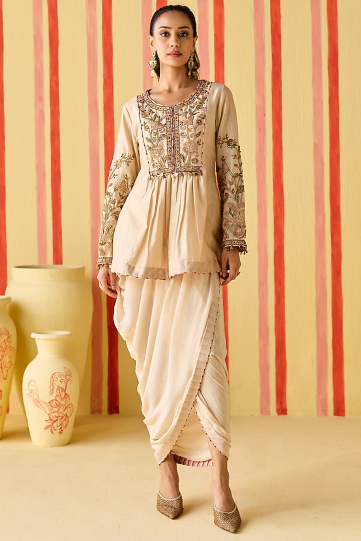 Beige Chanderi Resham & Zardosi Work Kurta Set by Studio Bagechaa at Pernia's Pop Up Shop