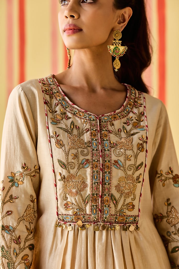 Beige Chanderi Resham & Zardosi Work Kurta Set by Studio Bagechaa at Pernia's Pop Up Shop