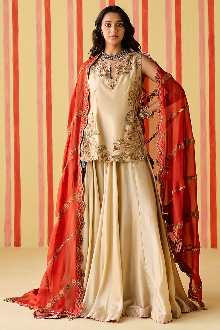 Beige Dola Silk & Organza Wedding Lehenga Set by Studio Bagechaa at Pernia's Pop Up Shop