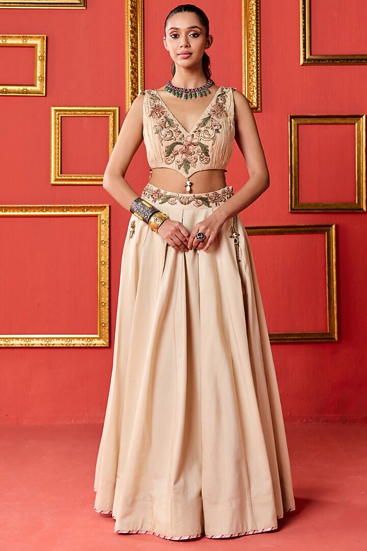 Beige Chanderi & Organza Wedding Lehenga Set by Studio Bagechaa at Pernia's Pop Up Shop