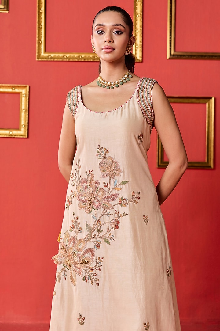 Beige Chanderi Resham & Aari Work Kurta Set by Studio Bagechaa at Pernia's Pop Up Shop
