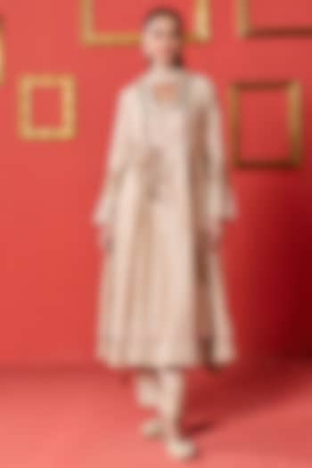 Beige Chanderi Resham & Aari Work Kurta Set by Studio Bagechaa at Pernia's Pop Up Shop