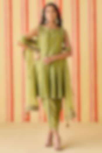 Green Dola Silk Dhoti Set by Studio Bagechaa at Pernia's Pop Up Shop