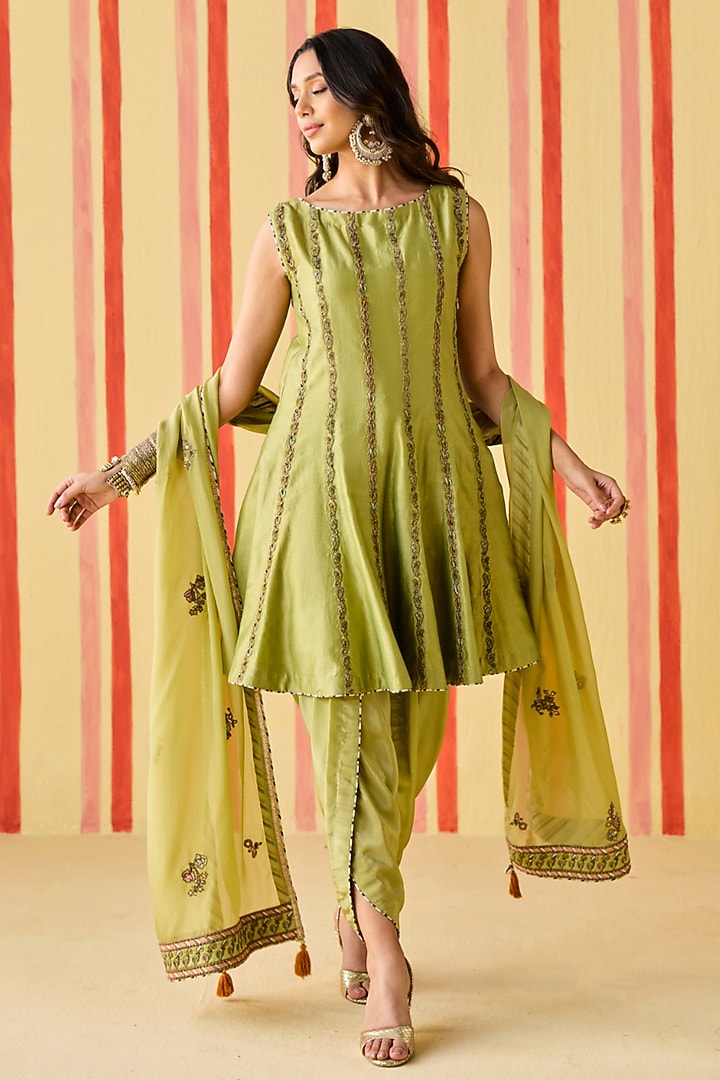Green Dola Silk Dhoti Set by Studio Bagechaa at Pernia's Pop Up Shop