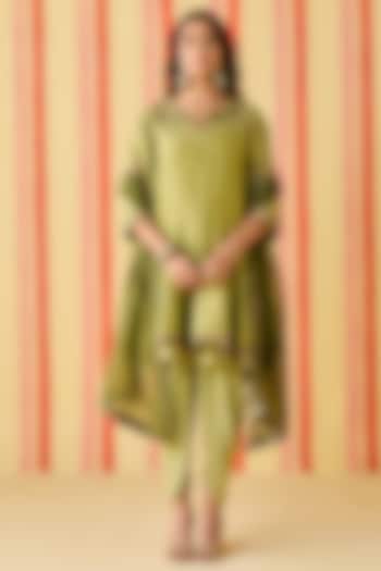 Green Chanderi Resham & Zardosi Work Kurta Set by Studio Bagechaa at Pernia's Pop Up Shop