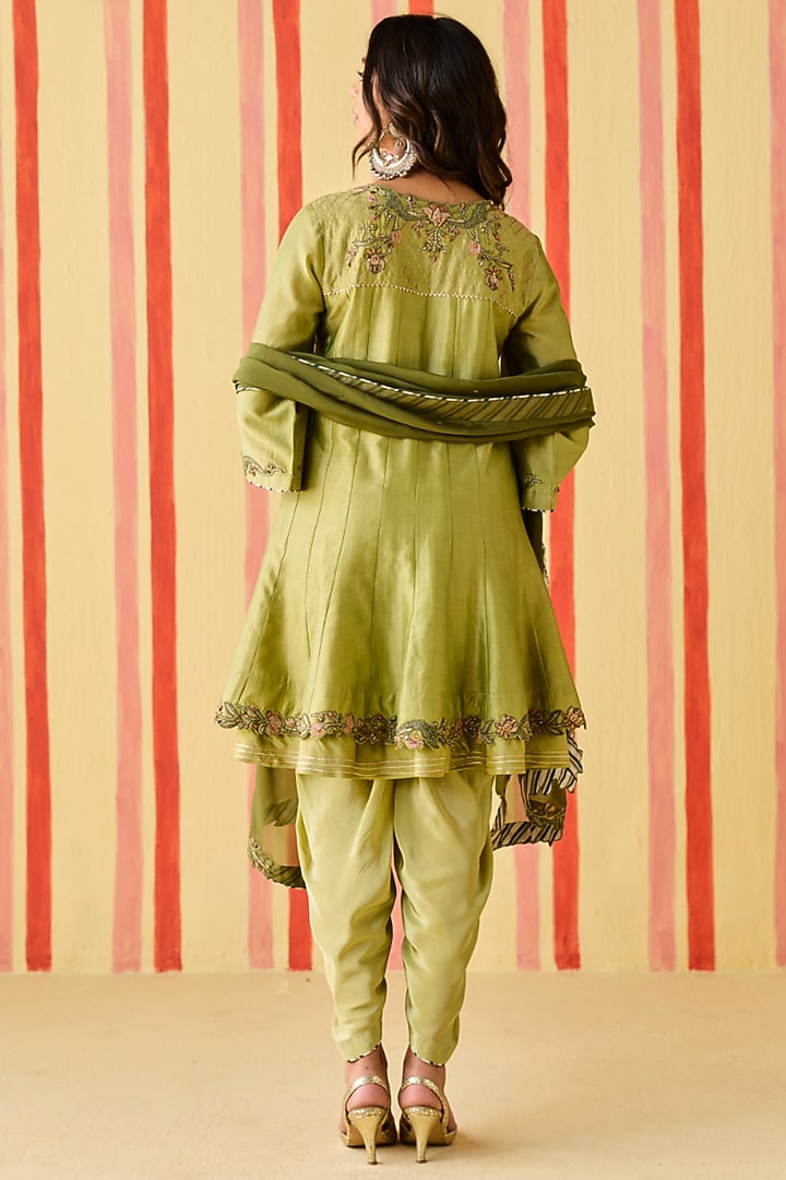 Green Chanderi Resham & Zardosi Work Kurta Set by Studio Bagechaa at Pernia's Pop Up Shop