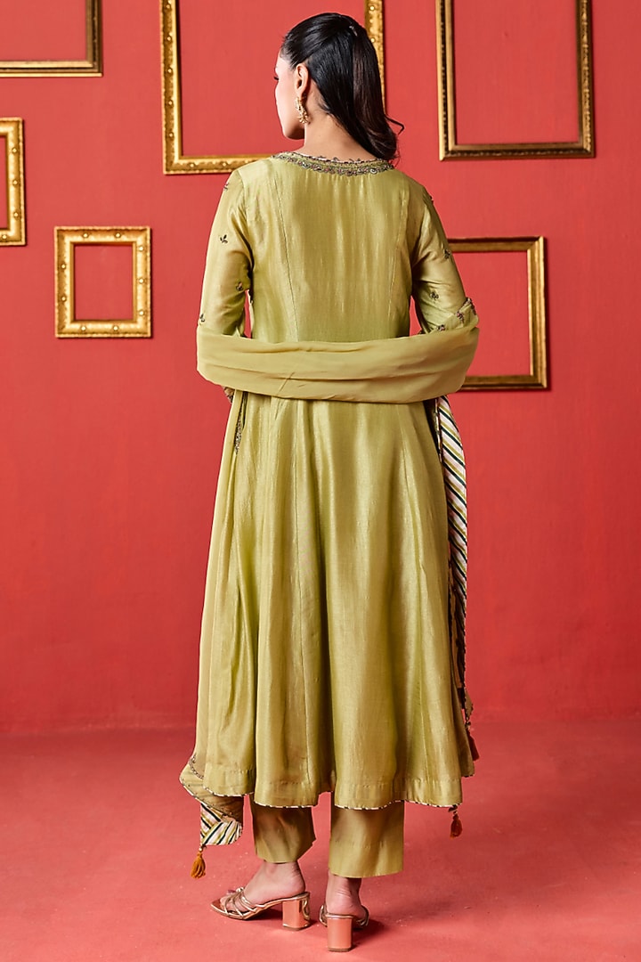 Green Dola Silk Dola Silk Zardosi Work Kurta Set by Studio Bagechaa at Pernia's Pop Up Shop