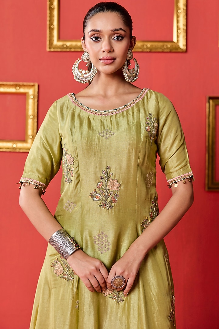 Green Dola Silk Dola Silk Zardosi & Resham Work Kurta Set by Studio Bagechaa at Pernia's Pop Up Shop