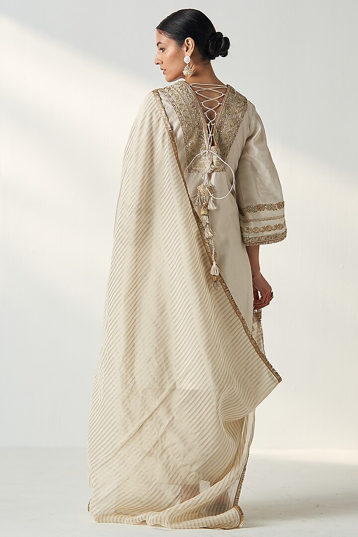 Ivory Chanderi Hand Embroidered Kurta Set by Studio Bagechaa at Pernia's Pop Up Shop
