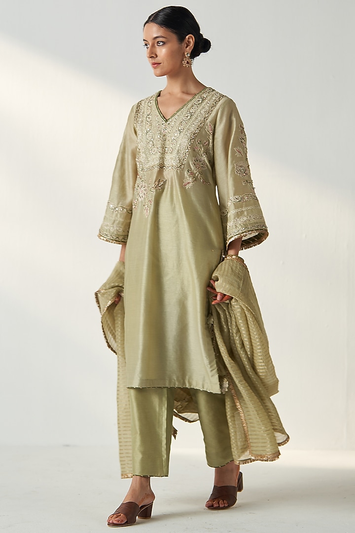 Green Chanderi Hand Embroidered Kurta Set by Studio Bagechaa at Pernia's Pop Up Shop