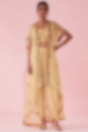 Yellow Organza Resham Hand Embroidered Cape Set by Studio Bagechaa at Pernia's Pop Up Shop