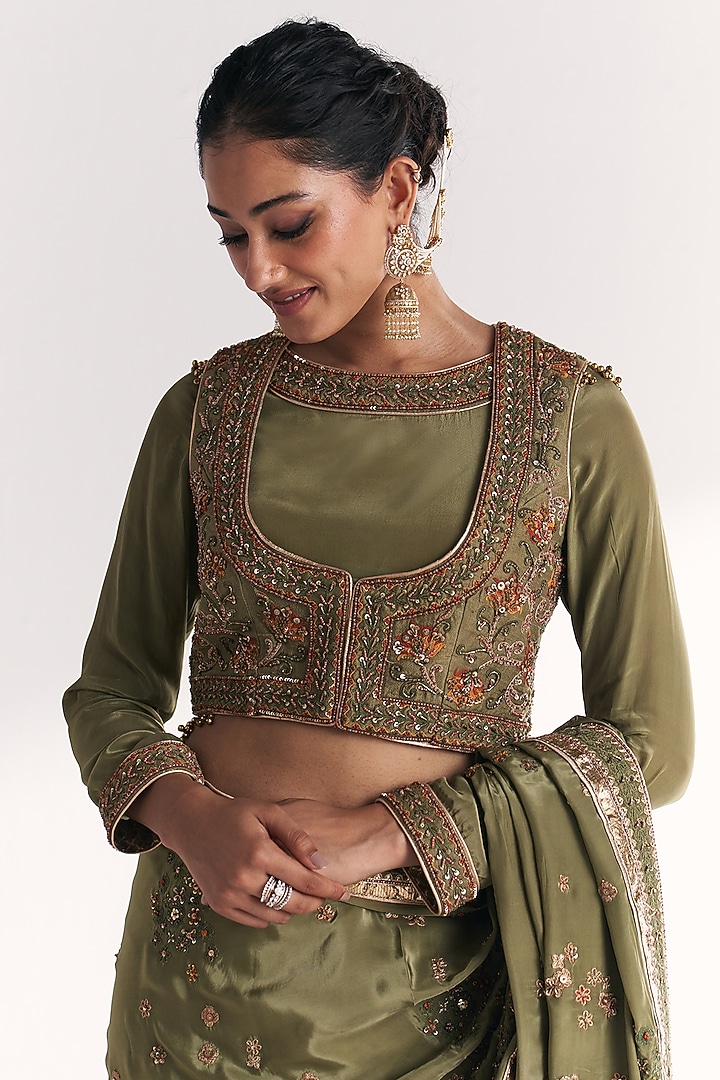 Green Crepe Floral Embroidered Reception Saree Set by Studio Bagechaa at Pernia's Pop Up Shop