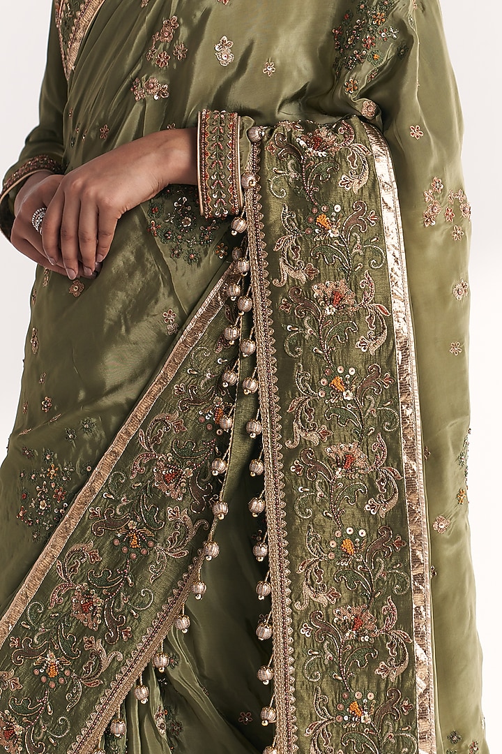Green Crepe Floral Embroidered Reception Saree Set by Studio Bagechaa at Pernia's Pop Up Shop