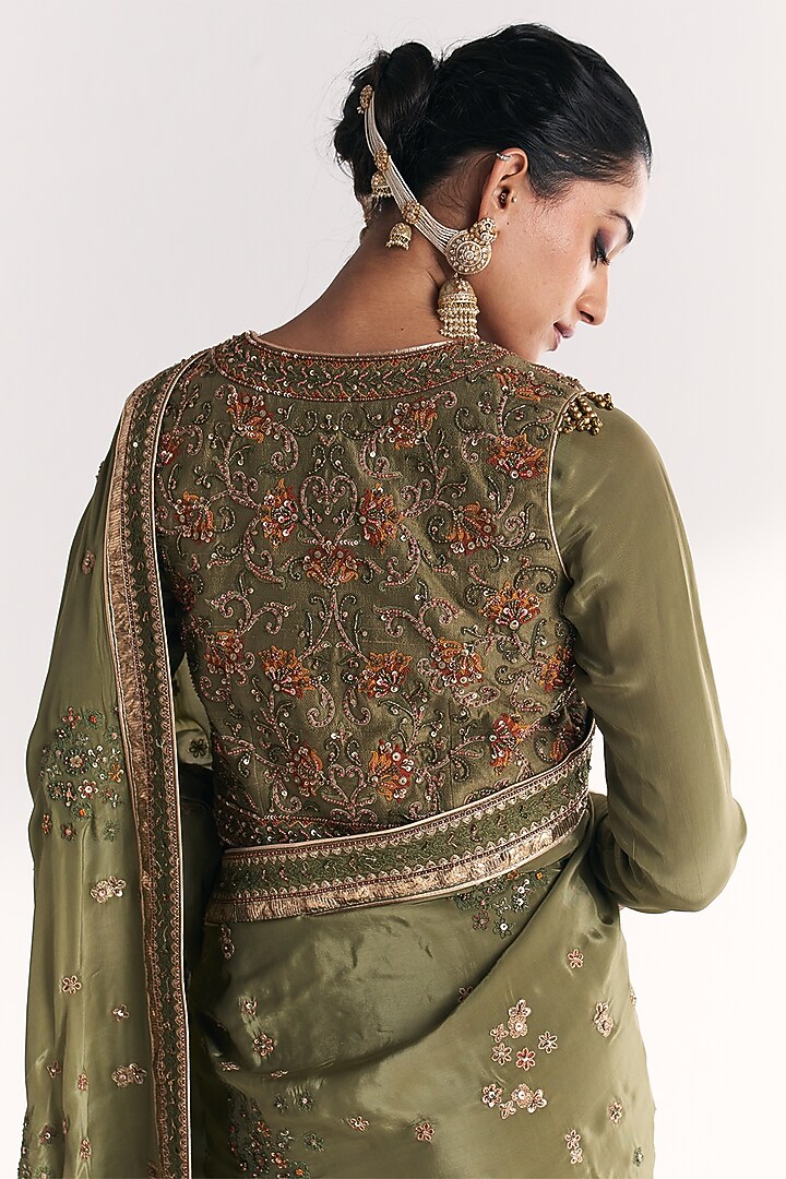 Green Crepe Floral Embroidered Reception Saree Set by Studio Bagechaa at Pernia's Pop Up Shop