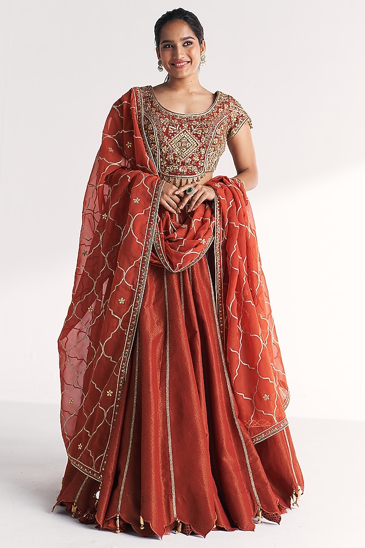 Rust Bandhani Tissue Crushed Wedding Lehenga Set by Studio Bagechaa at Pernia's Pop Up Shop