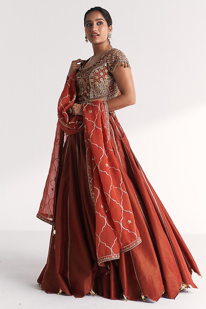 Rust Bandhani Tissue Crushed Wedding Lehenga Set by Studio Bagechaa at Pernia's Pop Up Shop