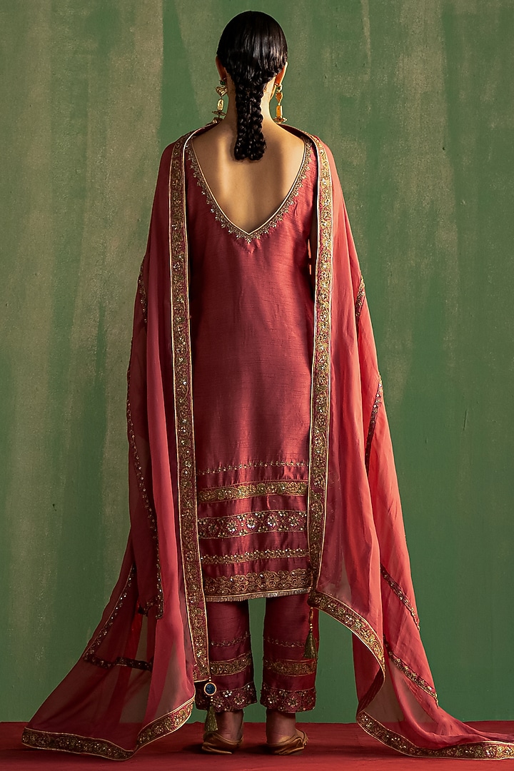 Mauve Pink Fine Silk Hand Embroidered Straight Kurta Set by Studio Bagechaa at Pernia's Pop Up Shop
