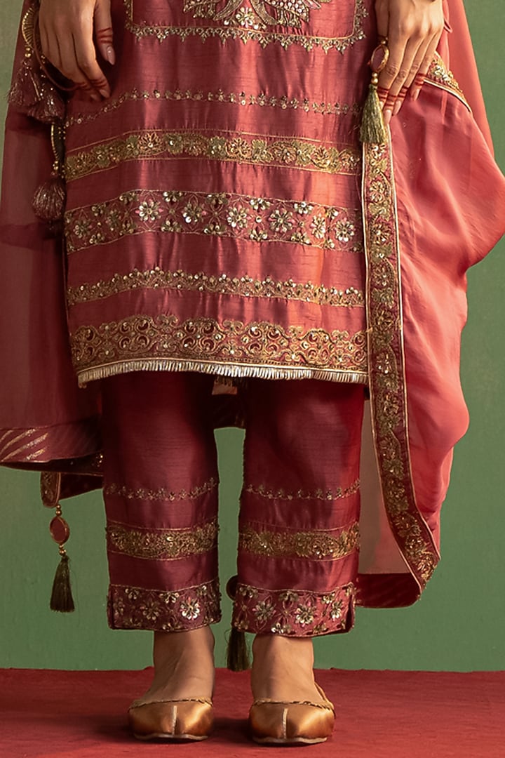 Mauve Pink Fine Silk Hand Embroidered Straight Kurta Set by Studio Bagechaa at Pernia's Pop Up Shop