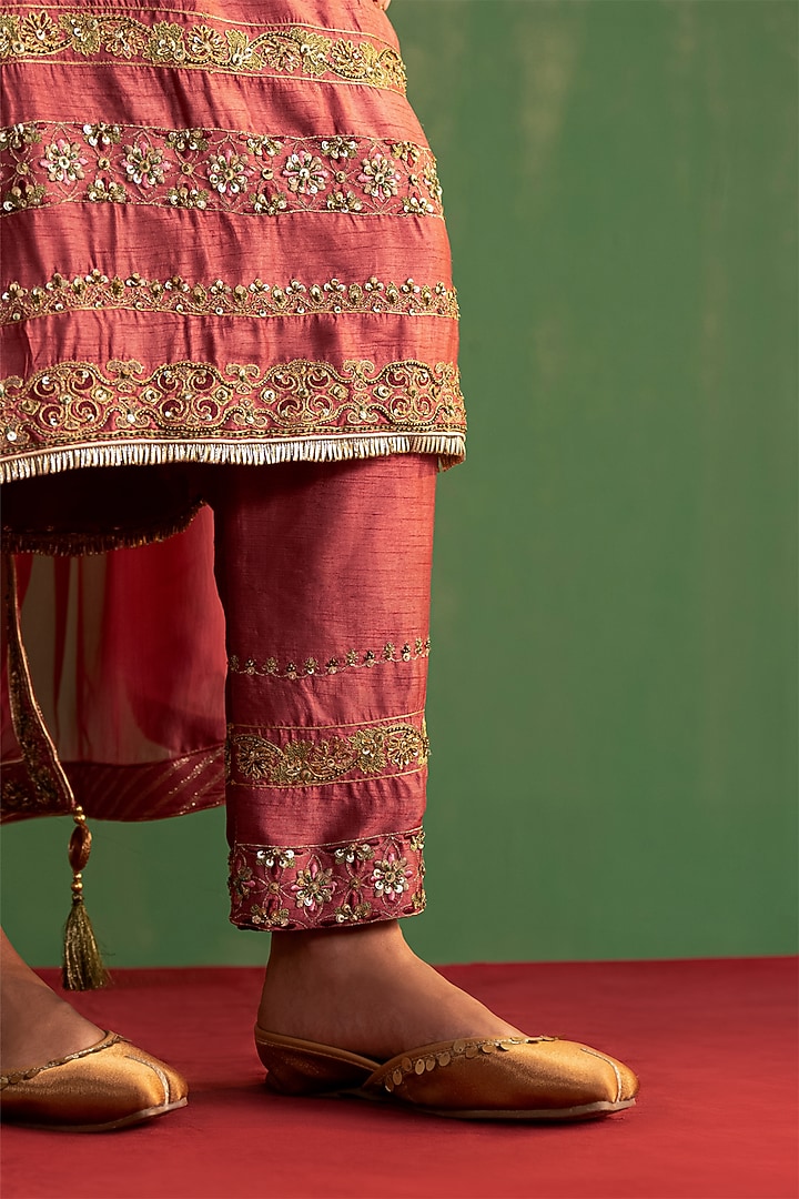 Mauve Pink Fine Silk Hand Embroidered Straight Kurta Set by Studio Bagechaa at Pernia's Pop Up Shop