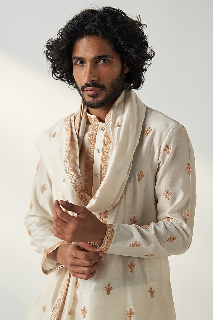 Ivory Chanderi Silk Dori Embroidered Kurta Set by Studio Bagechaa Men at Pernia's Pop Up Shop