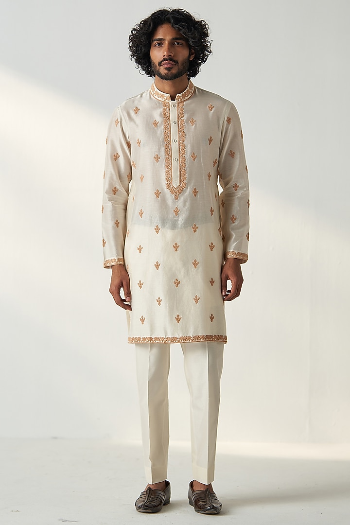 Ivory Chanderi Silk Dori Embroidered Kurta Set by Studio Bagechaa Men at Pernia's Pop Up Shop