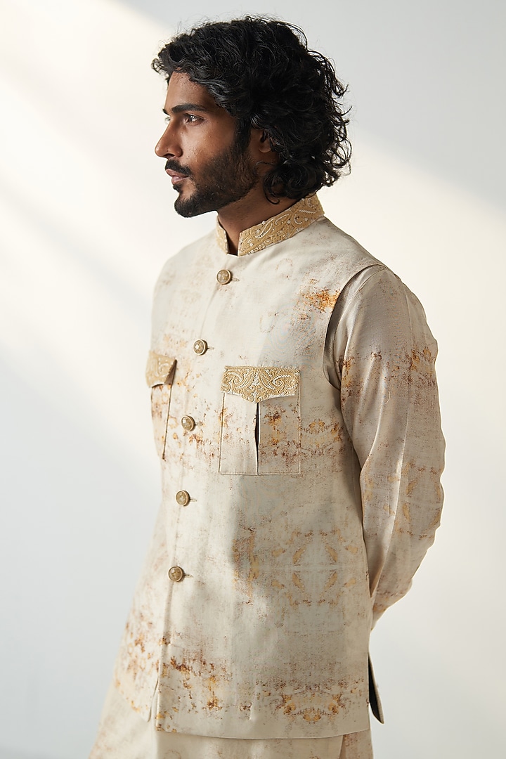 Yellow Linen Satin Dori Embroidered Bundi Jacket Set by Studio Bagechaa Men at Pernia's Pop Up Shop