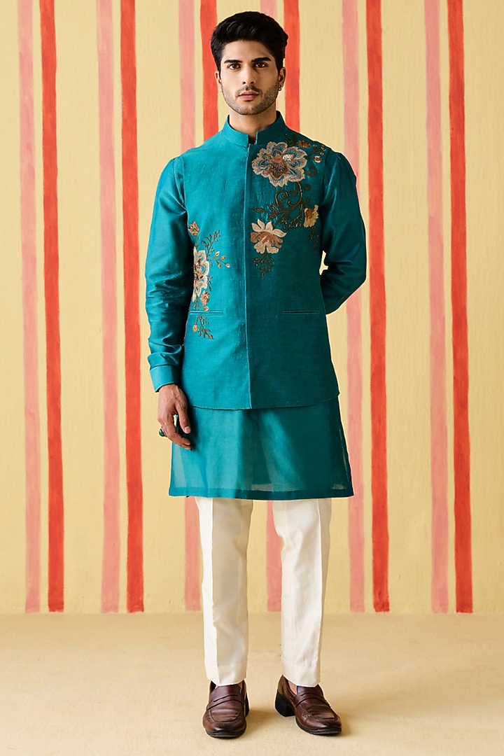 Rama Green Chanderi Linen Satin Hand Embroidered Bundi Jacket Set by Studio Bagechaa Men at Pernia's Pop Up Shop