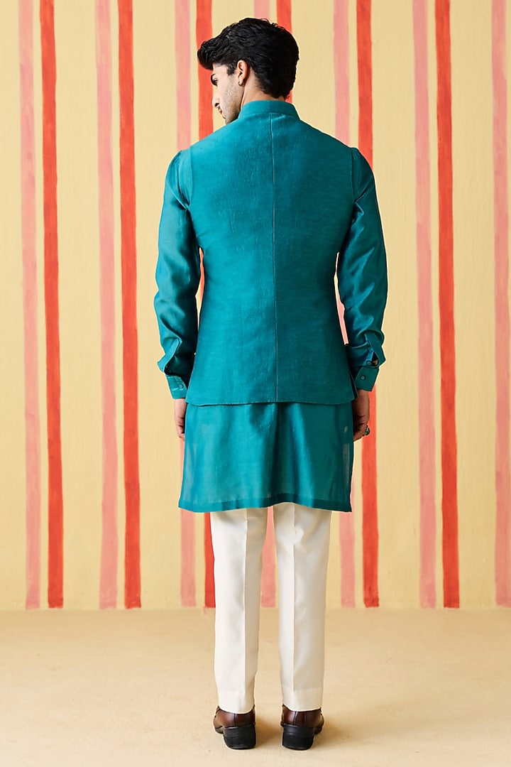 Rama Green Chanderi Linen Satin Hand Embroidered Bundi Jacket Set by Studio Bagechaa Men at Pernia's Pop Up Shop