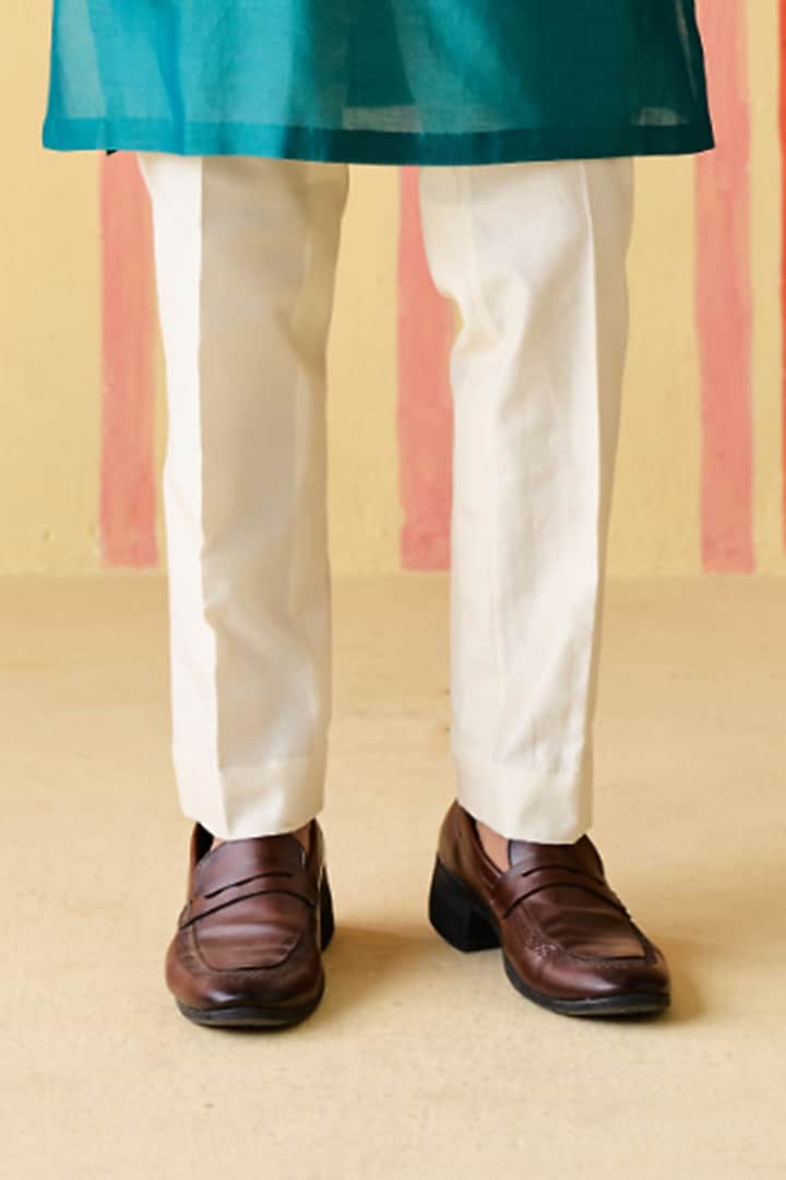 Rama Green Chanderi Linen Satin Hand Embroidered Bundi Jacket Set by Studio Bagechaa Men at Pernia's Pop Up Shop