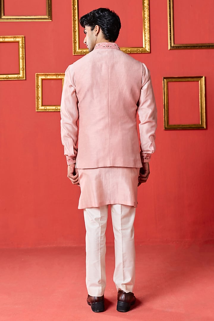 Pink Chanderi Linen Satin Hand Embroidered Bundi Jacket Set by Studio Bagechaa Men at Pernia's Pop Up Shop