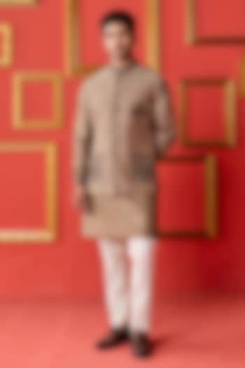 Grey Chanderi Linen Satin Hand Embroidered Bundi Jacket Set by Studio Bagechaa Men at Pernia's Pop Up Shop