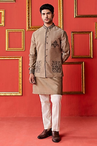 Grey Chanderi Linen Satin Hand Embroidered Bundi Jacket Set by Studio Bagechaa Men