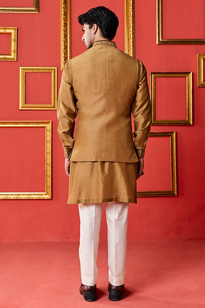 Brown Chanderi Linen Satin Floral Embroidered Bundi Jacket Set by Studio Bagechaa Men at Pernia's Pop Up Shop